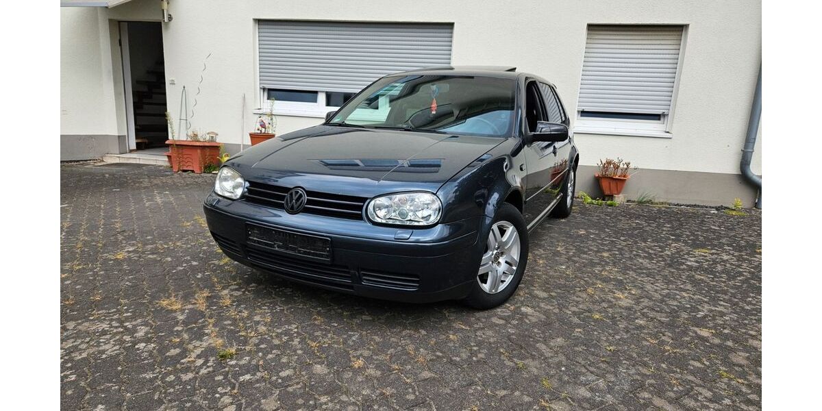 VW Golf 332.585 km 1.850 &euro; Bonn 53125