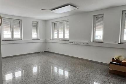 BüroAtelier zu vermieten in WadgassenHostenbach zimmer