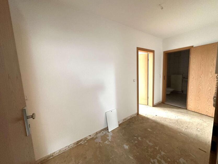 Zentrale Dachgeschoßwohnung mit Balkon und Wunschfußboden