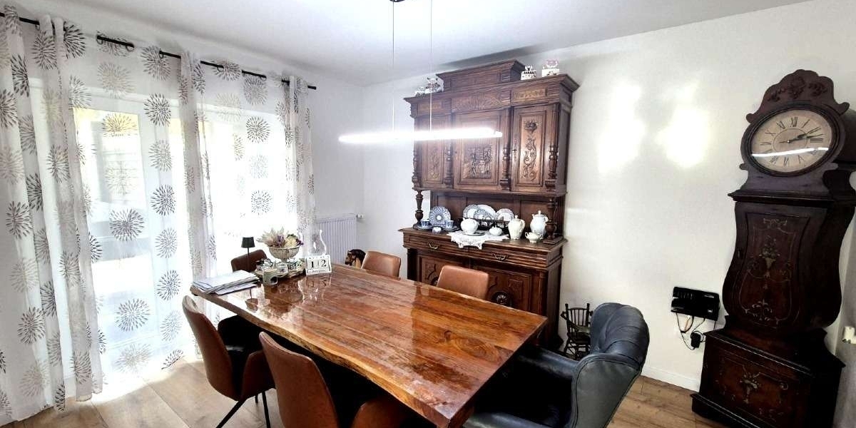Großzügiges Wohnen für zwei Generationen: Poolbereich mit Poolbar und barrierefreiem EG - Zweifamilienhaus Katzweiler | Angebot:27131010
