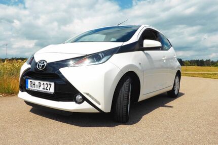 Toyota Aygo (X) 65.000 km 7.950 &euro; Büchenbach 91186