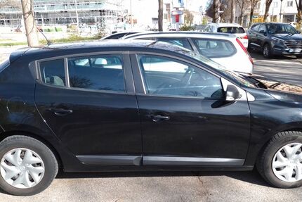 Renault Megane 94.900 km 6.800 € München 81671
