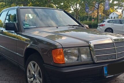 Mercedes-Benz 190 165.000 km 15.900 &euro; Darmstadt 64283