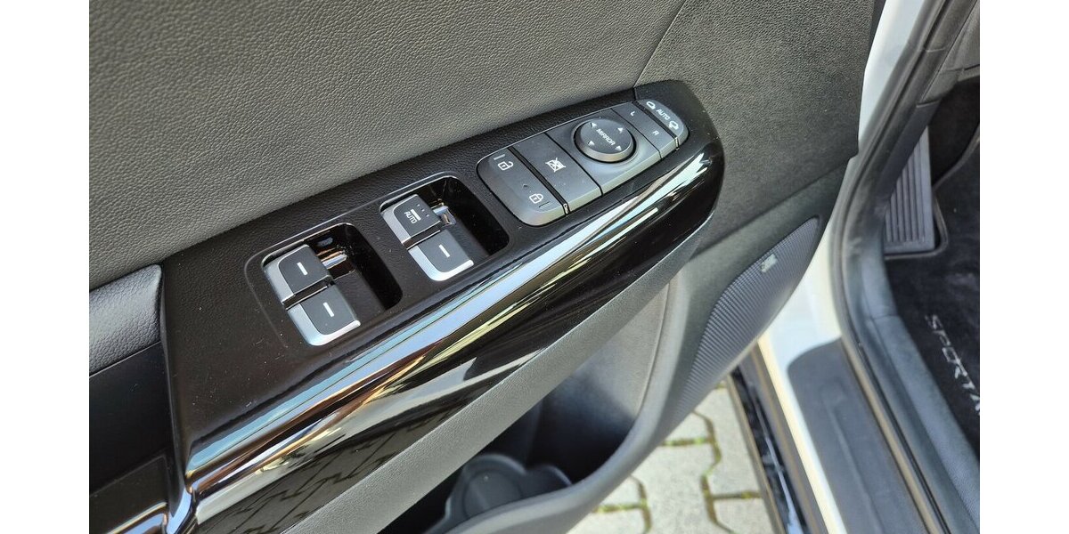 Kia Sportage Black Edition 4WD Automatik, AHK, Leder, 28.421 km 24.890 &euro; Rodgau 63110