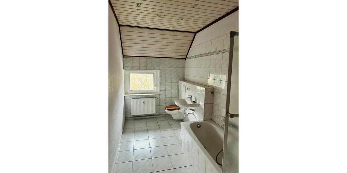 Dachgeschoßwohnung Weida - 3 Zimmer, 87 m&sup2;, 395&euro; | Angebot:24672573