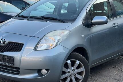Toyota Yaris 123.000 km 3.450 &euro; Berlin 10245