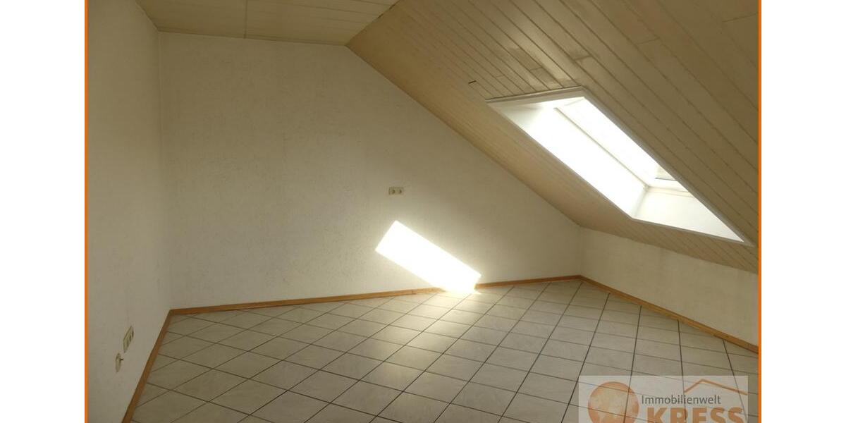 Dachgeschoßwohnung Flieden - 4 Zimmer, 118 m&sup2;, 600&euro; | Angebot:25307981