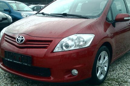 Toyota Auris 71.000 km 7.499 &euro; Bonn 53227