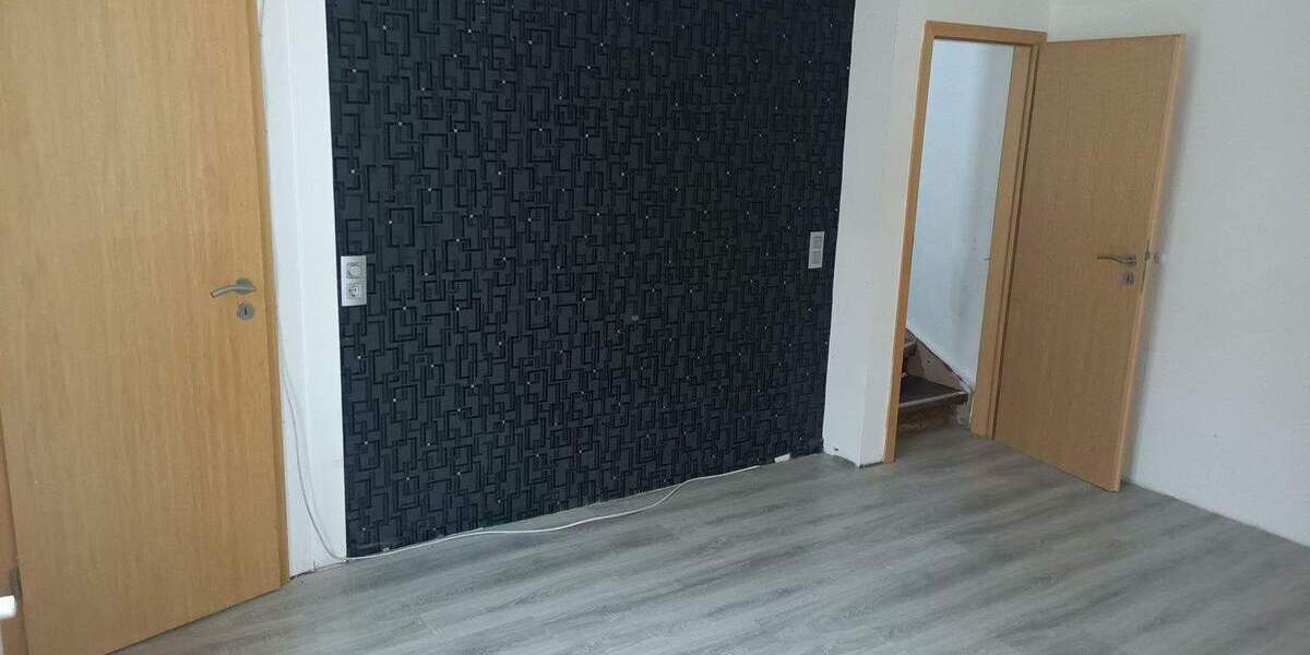 Reihenmittelhaus Meerane - 3 Zimmer, 82 m&sup2;, 399&euro; | Angebot:25279135