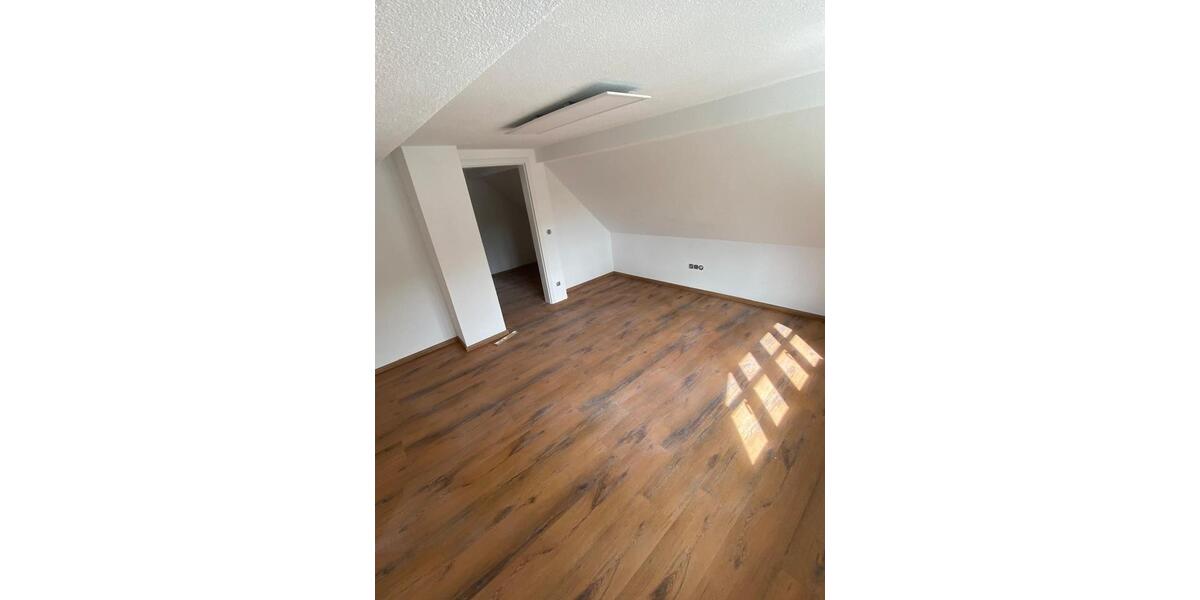 Dachgeschosswohnung ca 48 m2 mit Einbauküche 2 zimmer