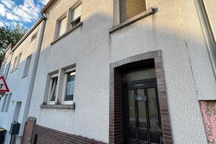 Haus Neunkirchen - 7 Zimmer, 175 m&sup2;, 200.000&euro; | Angebot:27027318