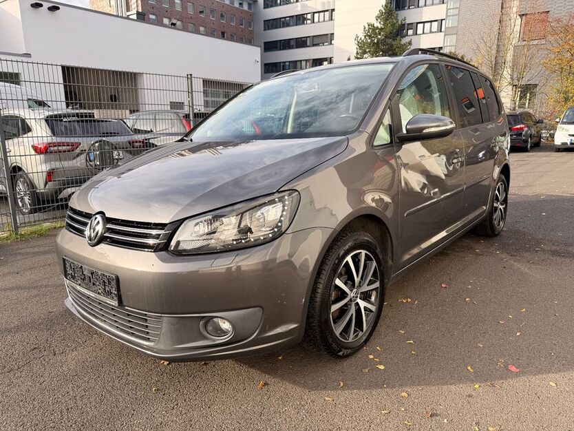 VW Touran 167.500 km 8.900 € Köln 51149