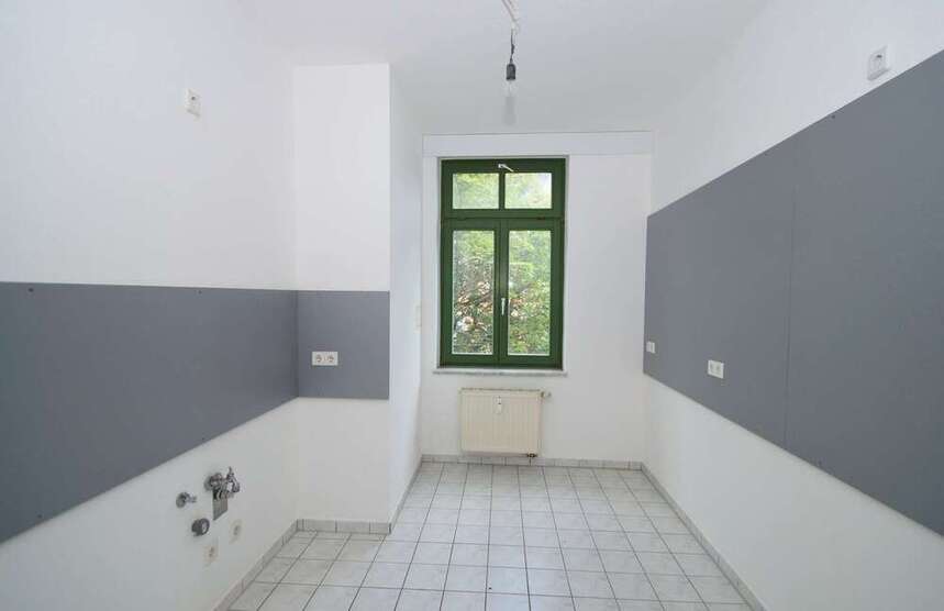 Neuer Fußboden möglich: einzigartige 3-Zimmerwohnung mit Dusche + Badewanne!