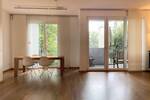 Moderne hochwertige Fünf-Zimmer-Wohnung mit Balkon