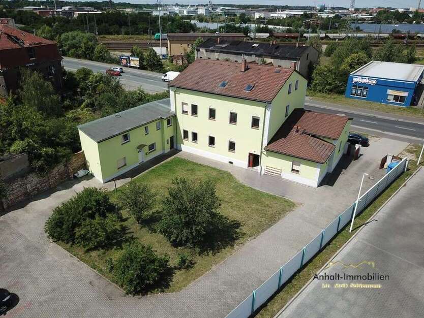 Haus zum Mieten in Bitterfeld 500 € 74 m²