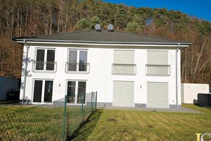 Moderne Doppelhaushälften in Kaiserslautern mit Garage 4 zimmer