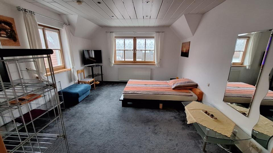 Dachgeschoßwohnung Regenstauf - 2 Zimmer, 30 m&sup2;, 350&euro; | Angebot:24818505
