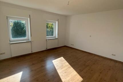 Ansprechende und neuwertige 4-Raum Wohnung mit Balkon und EBK