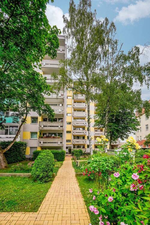 Bezugsfreie 2 (3) Zimmer-Wohnung mit Aufzug, Balkon und Tiefgaragenstellplatz in Kreuzberg