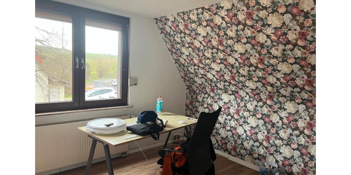 Freistehendes Einfamilienhaus mit großen Garten am Hang 4 zimmer