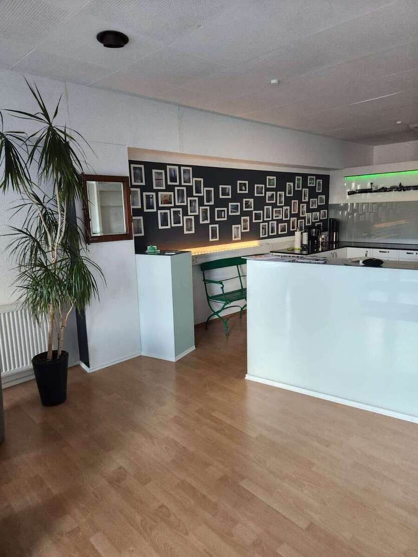 Halle in Solingen 2.000 € 153 m² zimmer