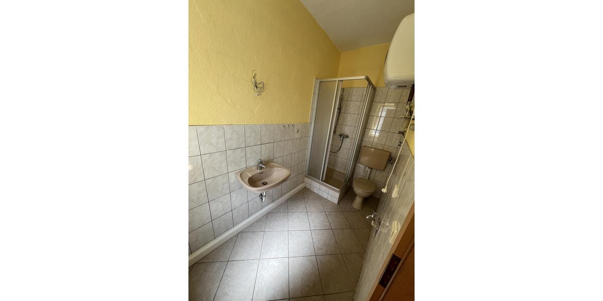 Sanierungsbedürftiges Wohnhaus mit Werkstatt-Nebengebäude in Gera Langeberg zu verkaufen! - Mehrfamilienhaus, Wohnhaus Gera Langenberg | Angebot:26386320