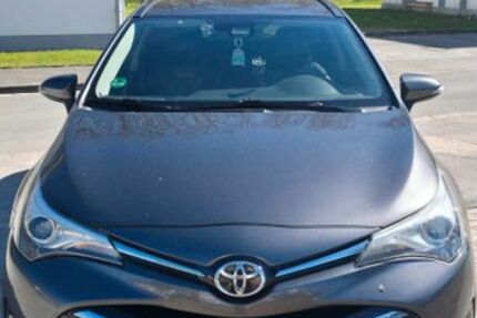 Toyota Avensis 190.000 km 9.500 &euro; Lippstadt 59557