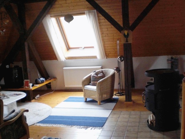 Gemütliche Dachgeschoss-Maisonette Wohnung im Grünen 2 zimmer