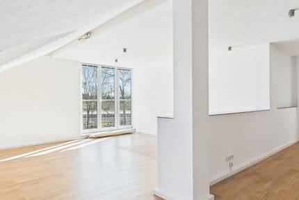 ** Schöne Praxisräume, auch als Büro nutzbar, in zentraler Lage direkt am S-Bahnhof ** 3 zimmer