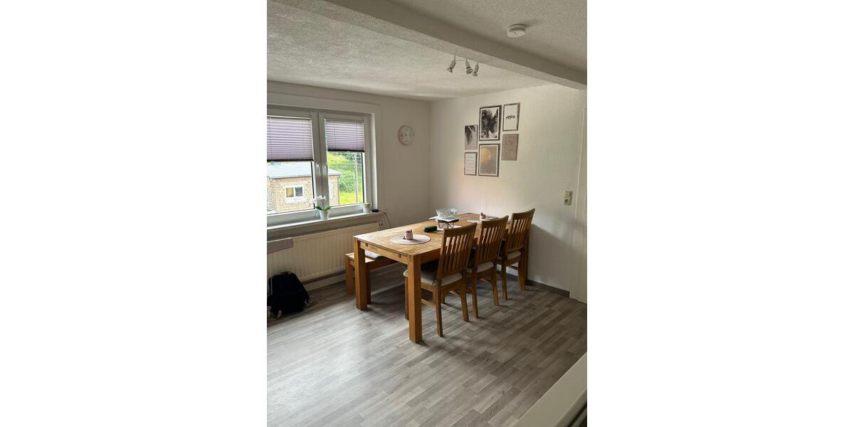 Doppelhaushälfte Großbreitenbach - 7 Zimmer, 131 m&sup2;, 750&euro; | Angebot:25026781