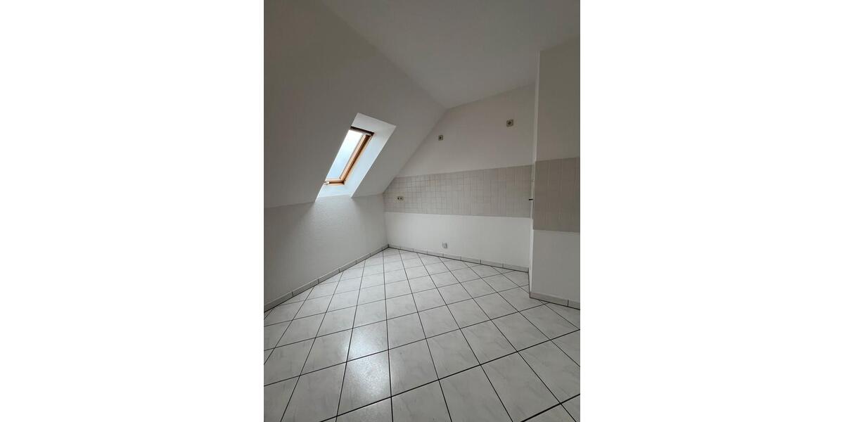 Dachgeschoßwohnung Chemnitz Kapellenberg - 2 Zimmer, 60 m&sup2;, 75.000&euro; | Angebot:25047565