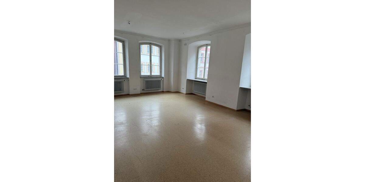 Etagenwohnung Ellwangen - 6 Zimmer, 136 m&sup2;, 1.360&euro; | Angebot:25483662