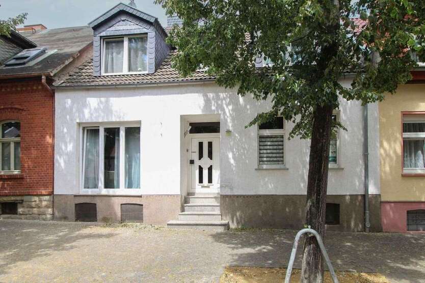 Haus zum Kaufen in Bernburg 210.000 € 165.51 m²