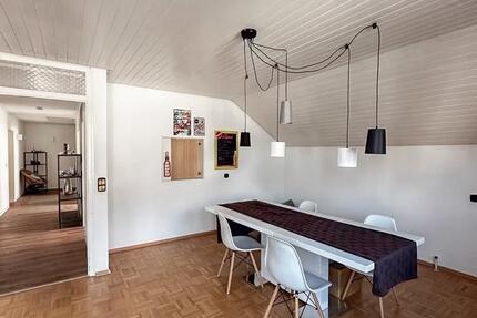 Großzügige 3,5-Zi-DG Wohnung (104 m²) mit TG & Balkon 3.5 zimmer