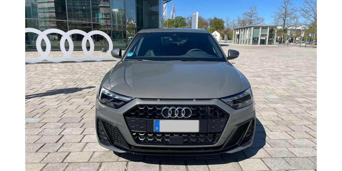 Audi A1 11.800 km 32.900 &euro; Ingolstadt 85055
