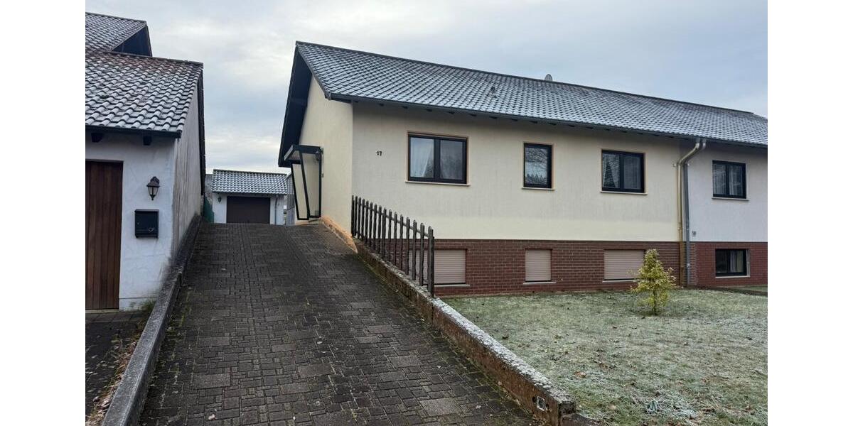 Doppelhaushälfte Kirkel - 10 Zimmer, 230 m&sup2;, 350.000&euro; | Angebot:24868755