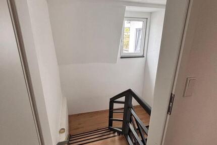 Erstbezug nach Sanierung: Freundliche 3-Zimmer-Maisonette-Wohnung