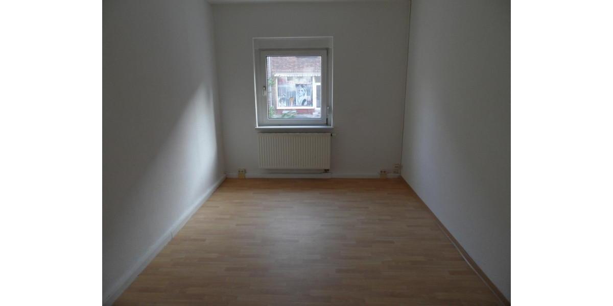 Erdgeschoßwohnung Bitterfeld-Wolfen Bitterfeld - 3 Zimmer, 60 m&sup2;, 361&euro; | Angebot:26676508