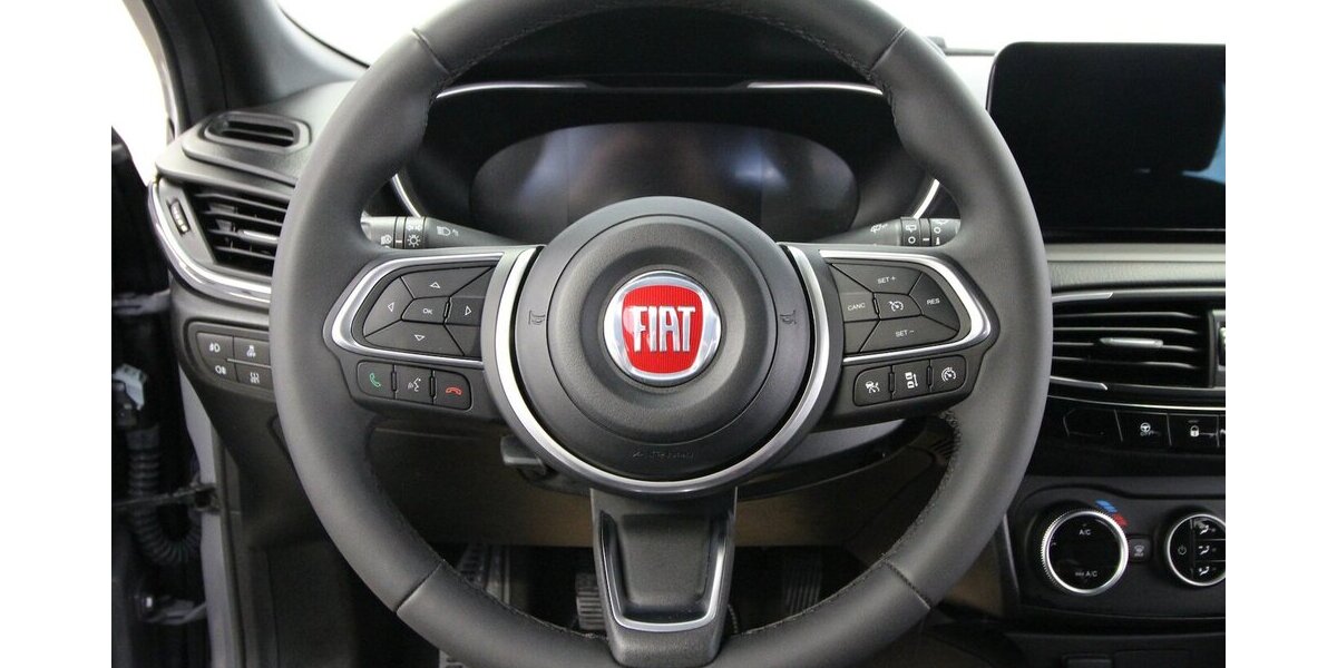 Fiat Tipo Hatchback City Sport KAMERA+AHK+LED+ALU18 28.429 km 15.900 &euro; Hagenow 19230