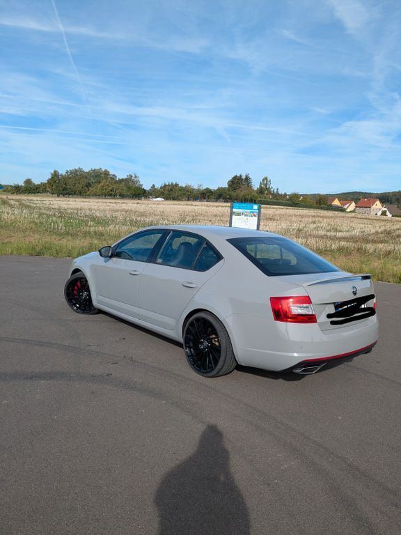 Skoda Octavia 92.000 km 16.499 € Grabfeld 98631