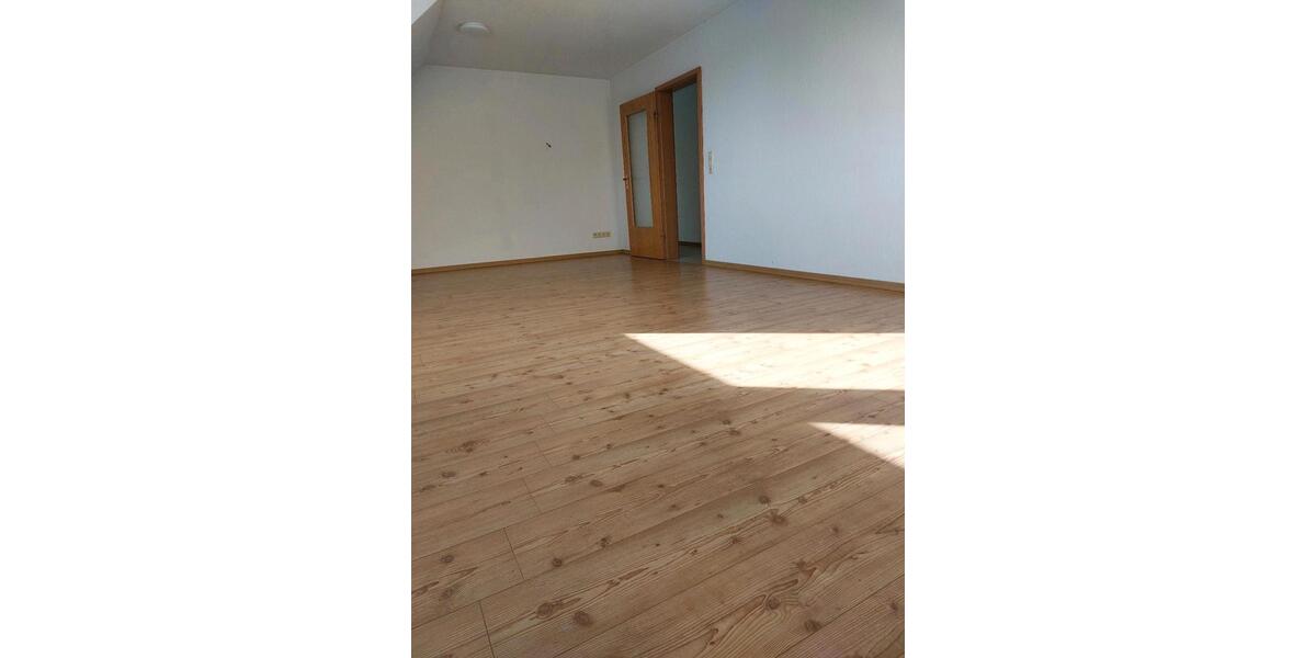 Dachgeschoßwohnung Mittelangeln - 3 Zimmer, 100 m&sup2;, 955&euro; | Angebot:25332870