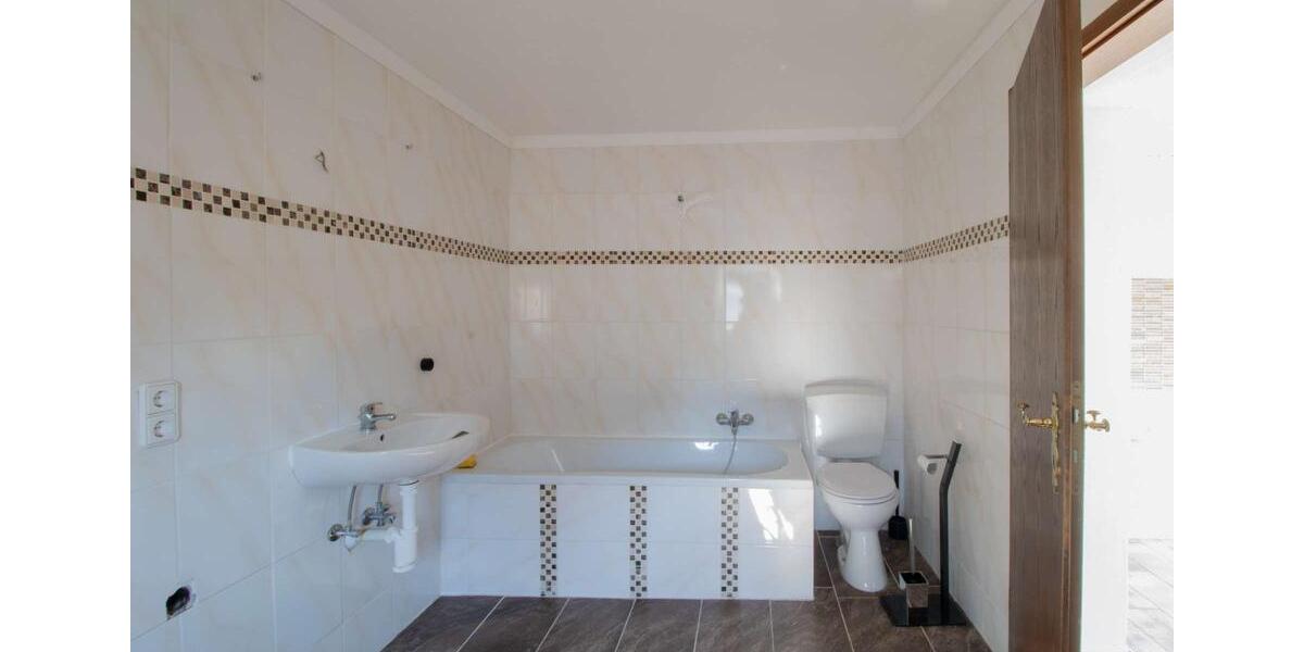 Etagenwohnung Rehau - 4 Zimmer, 122 m&sup2;, 700&euro; | Angebot:24597217