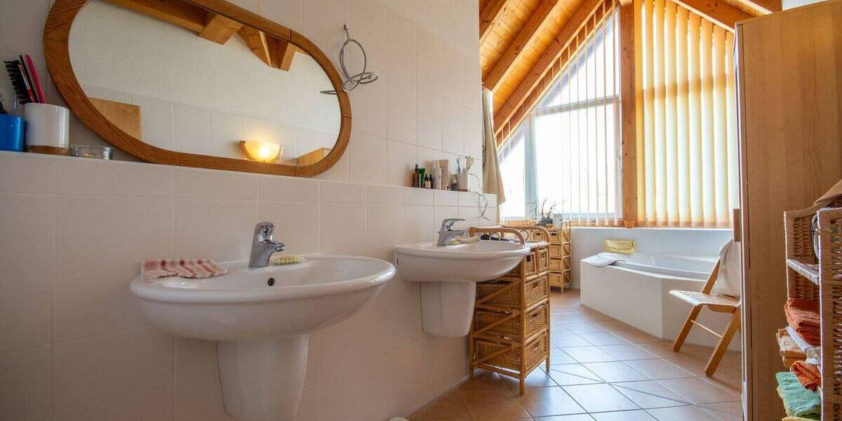 Einfamilienhaus Berngau - 7 Zimmer, 211 m&sup2;, 693.000&euro; | Angebot:25957287