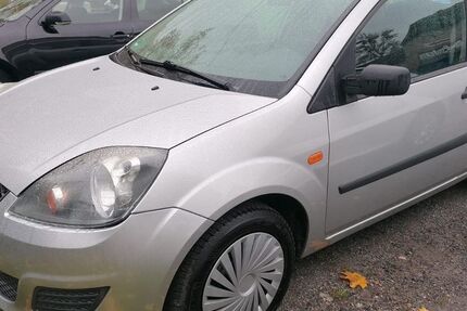 Ford Fiesta 116.000 km 1.999 € Lübeck 23554