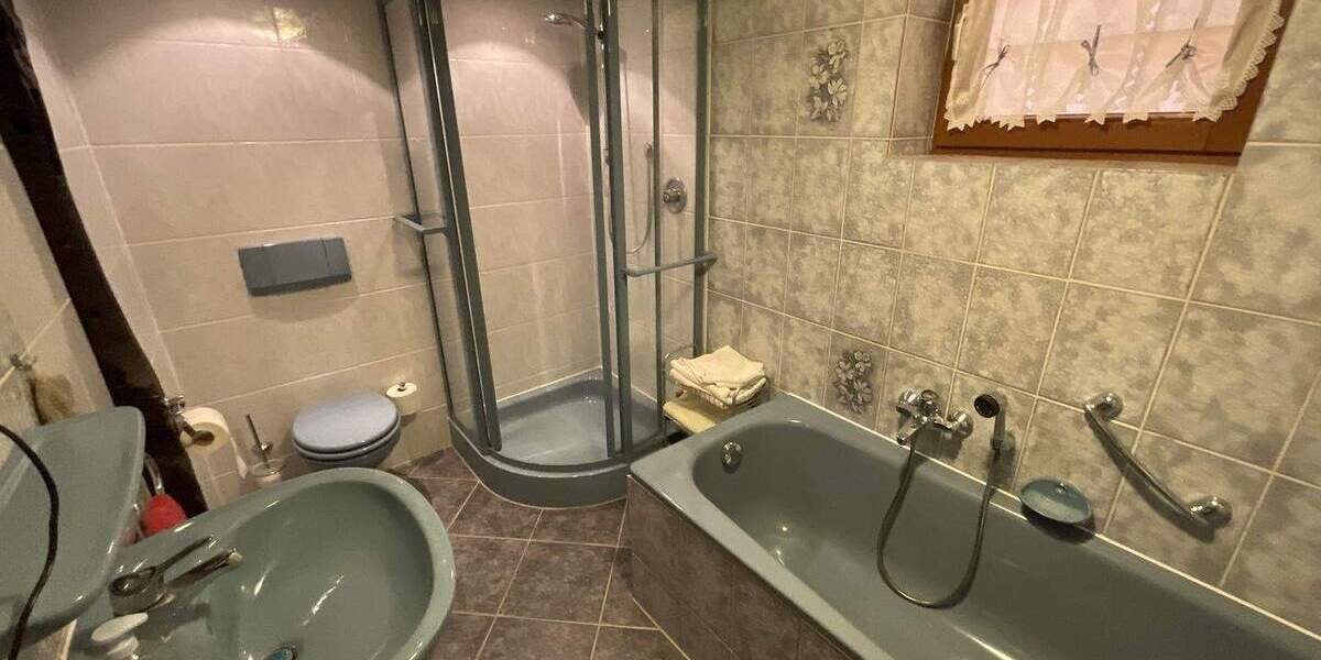 Mehrfamilienhaus, Wohnhaus Bad Brückenau - 5 Zimmer, 187 m&sup2;, 165.000&euro; | Angebot:25668473