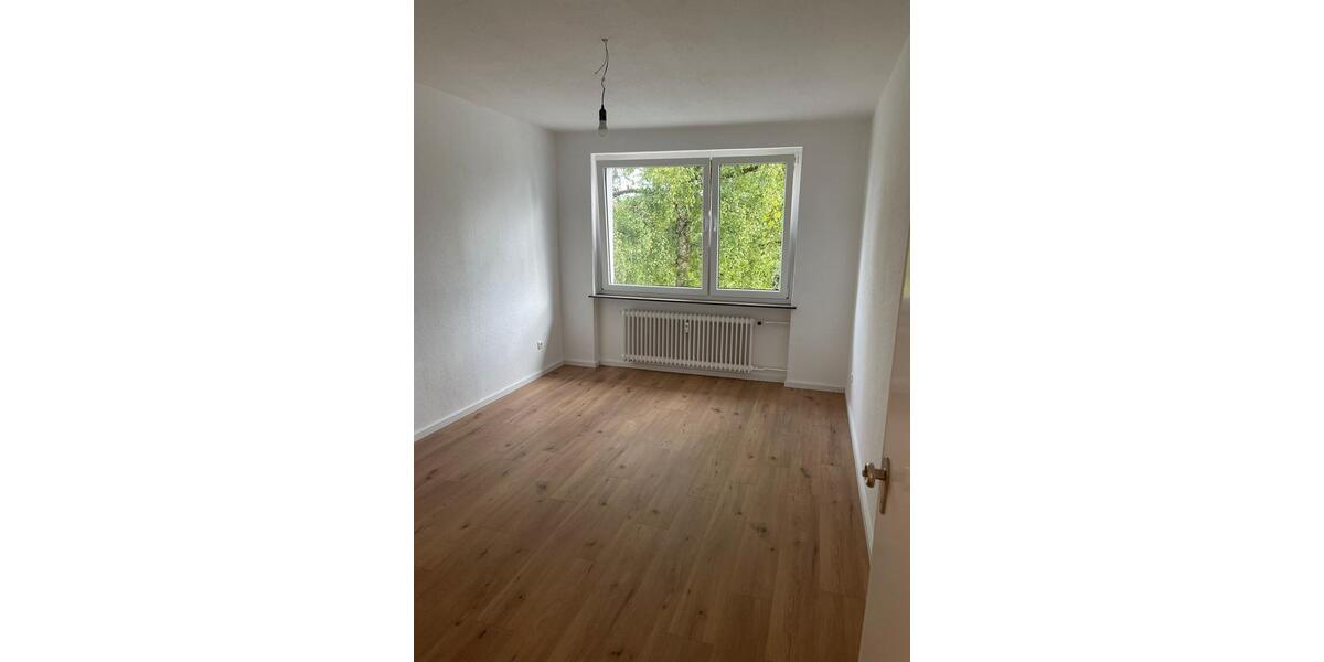 Helle 2.5-Zimmer-Wohnung mit Balkon - frisch saniert 2 zimmer