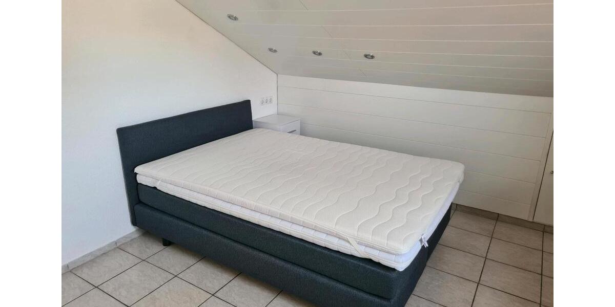 Möblierte großzügige 3 Zimmer Dachgeschosswohnung mit Balkon 3 zimmer