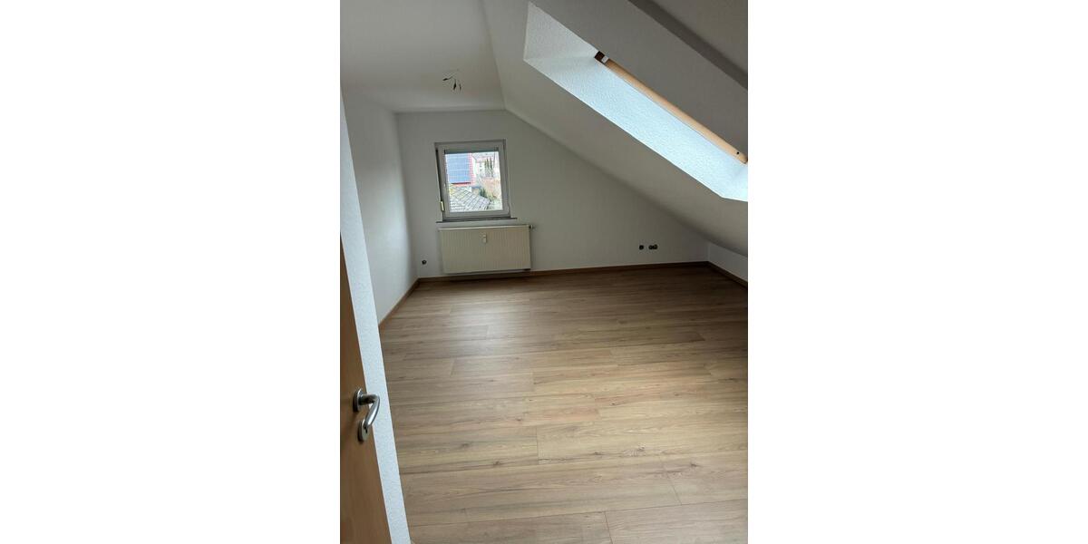 Dachgeschoßwohnung Münzenberg - 4 Zimmer, 110 m&sup2;, 950&euro; | Angebot:26618331
