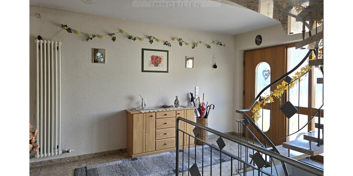 Attraktives Einfamilienhaus mit möglicher Einliegerwohnung - Reihenendhaus Tholey | Angebot:27010355