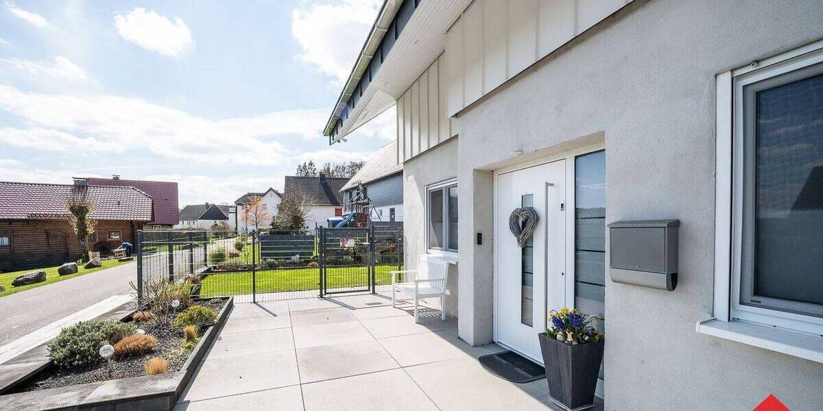 Freistehendes Einfamilienhaus mit Doppelgarage in ruhiger Randlage von Meinerzhagen - Einfamilienhaus Meinerzhagen Valbert | Angebot:26295133